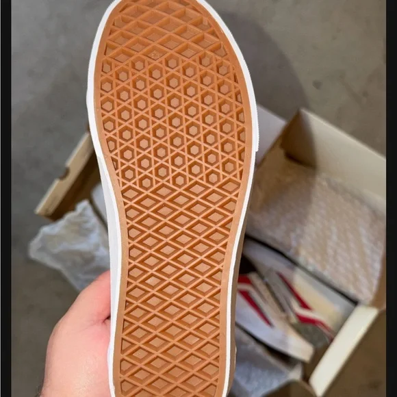 New! David Bowie Vans Old Skool White and Red Sneakers - Picture 2 of 6